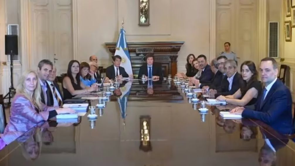En la primera reunión de gabinete del año, Milei analizó los temas de gestión