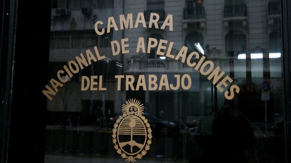 La Cámara del Trabajo frenó el capítulo laboral del DNU de Milei: el Gobierno apelará