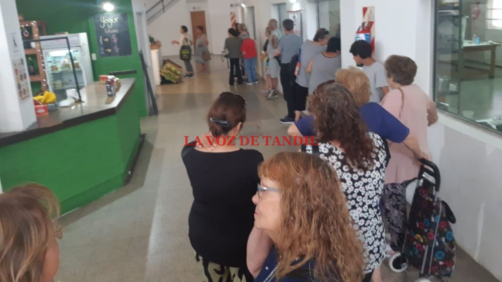 Buen inicio de actividades para el nuevo puesto de verduras del Mercado Municipal