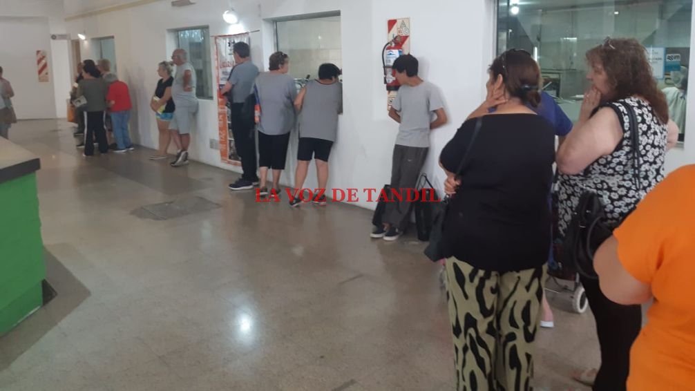 Buen inicio de actividades para el nuevo puesto de verduras del Mercado Municipal