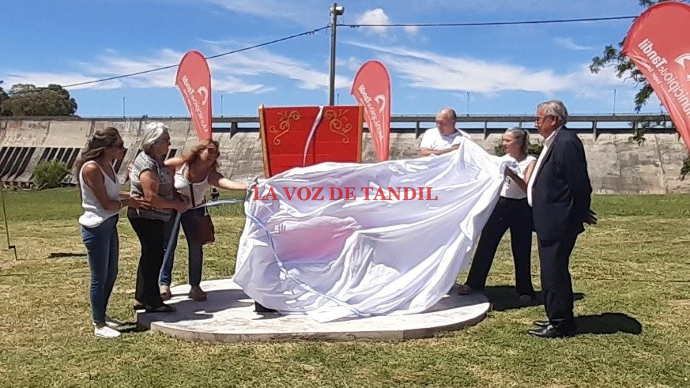 El Papá Noel Raúl Onorado tiene su homenaje en el Parque de la Industria y el Comercio