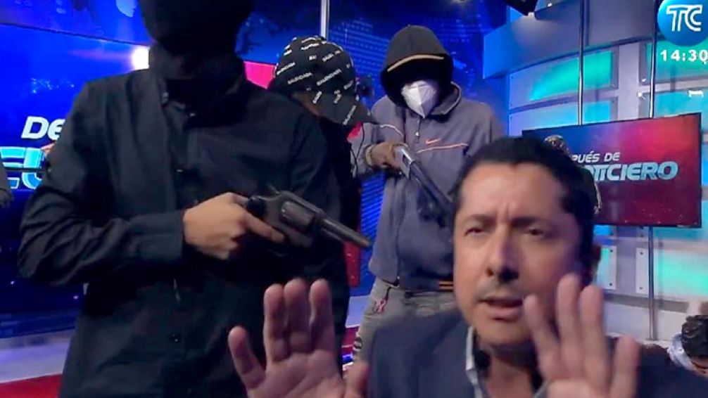 Ecuador: encapuchados entraron a canal de televisión y tomaron de rehenes a trabajadores