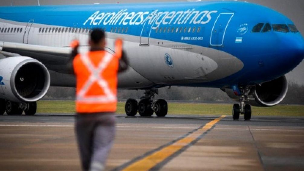 Purga en Aerolíneas: el Gobierno redujo de 14 a 8 las jefaturas de la empresa