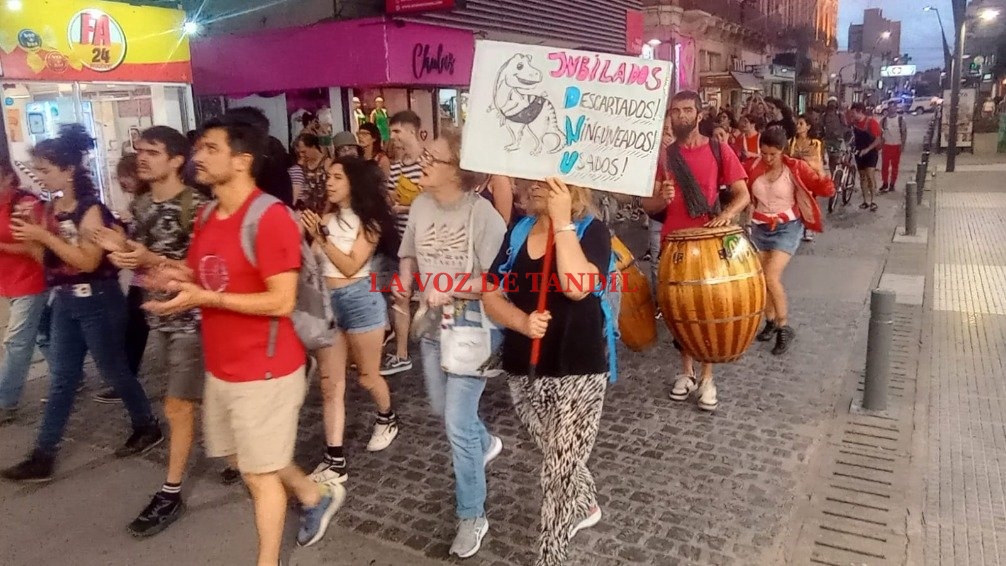 Se desarrolló una nueva manifestación contra las políticas de Javier Milei