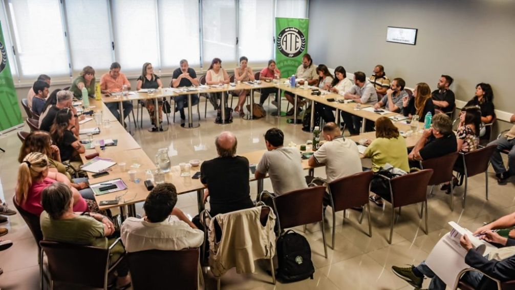 15 E: ATE reclama la reincorporación inmediata de todos los trabajadores despedidos.