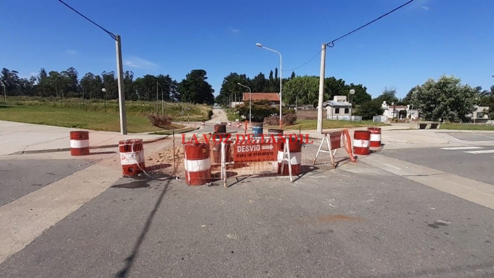Corte de tránsito en la calle De Pietri entre Trabajadores Municipales y Gabriel del Río