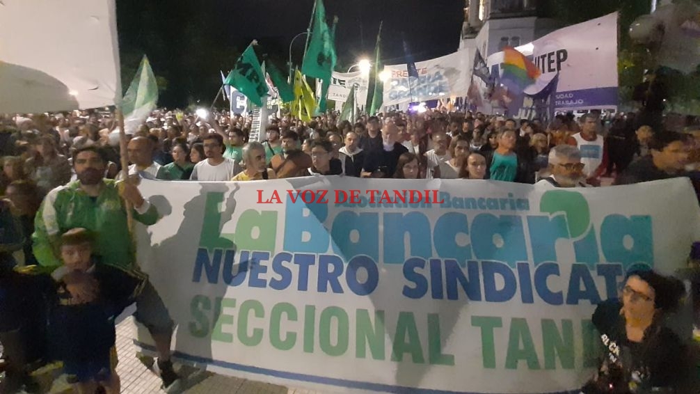 Los sindicatos de Tandil se movilizaron en rechazo al DNU y la Ley Ómnibus de Milei