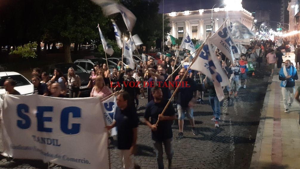 Los sindicatos de Tandil se movilizaron en rechazo al DNU y la Ley Ómnibus de Milei