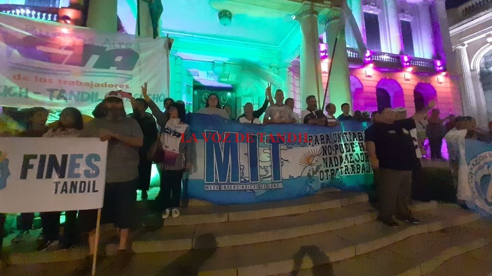Los sindicatos de Tandil se movilizaron en rechazo al DNU y la Ley Ómnibus de Milei