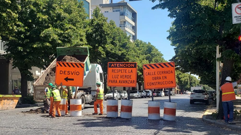 Comenzó la obra de repavimentación en el cruce de avenidas Santamarina, España, Colón y Marconi