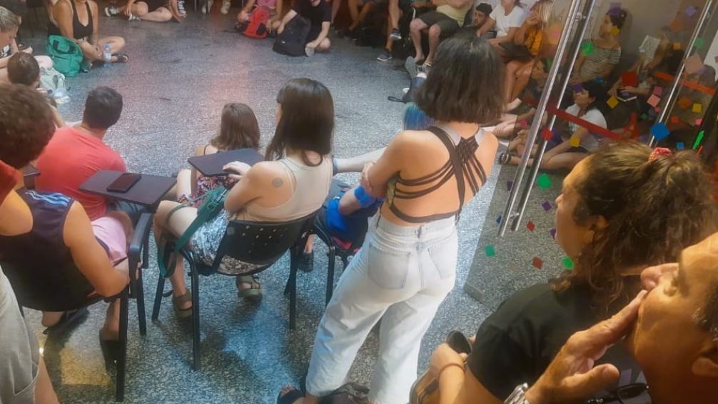 La cultura local le dice "No" al DNU y a la Ley Ómnibus