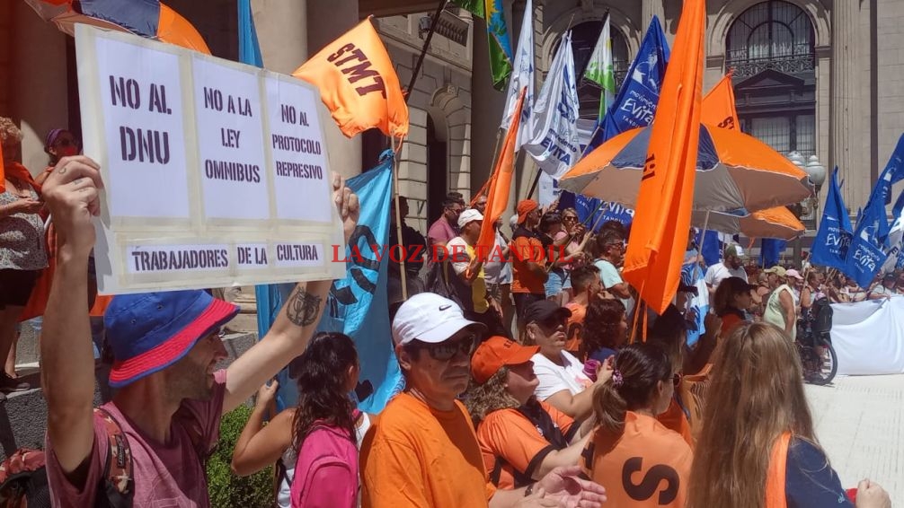 Paro y movilización en Tandil: trabajadores ya se manifiestan en el municipio 