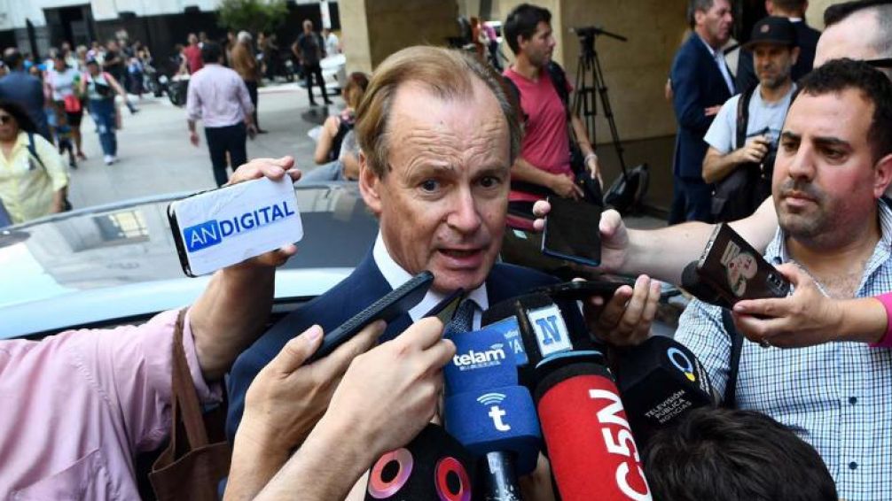 "Las actitudes extorsivas no son el camino", indicó Bordet sobre el ministro Caputo 