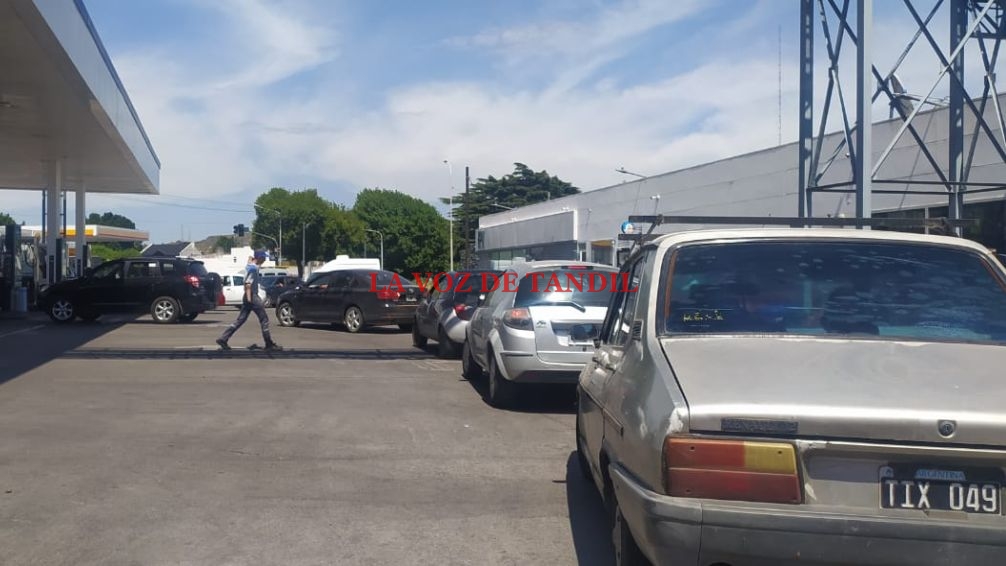 Se viene un aumento de nafta y las colas asoman en Tandil 