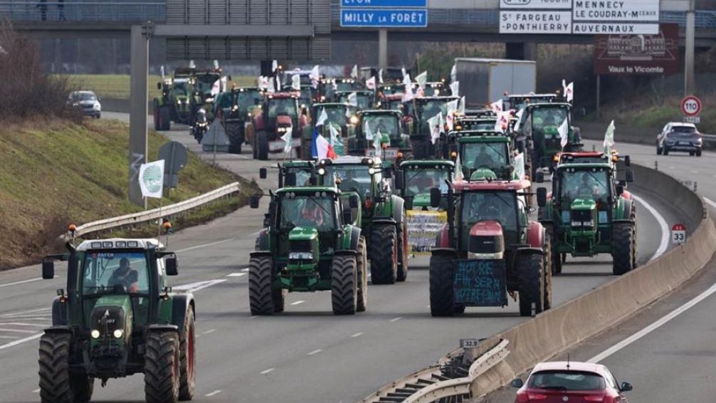 Francia anuncia más medidas para contener la ola de protestas de agricultores
