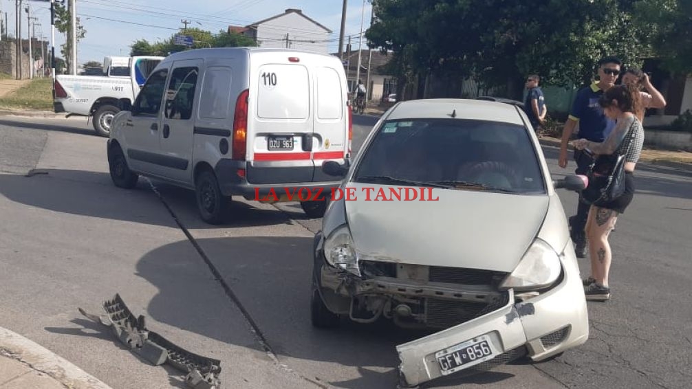 Juramento y Perón: una hospitalizada tras choque de auto y utilitario 