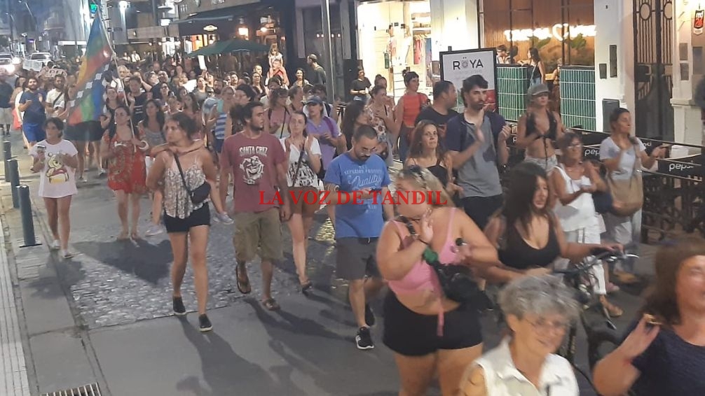 La Asamblea Tandil Resiste, volvió a marchar por el centro de la ciudad