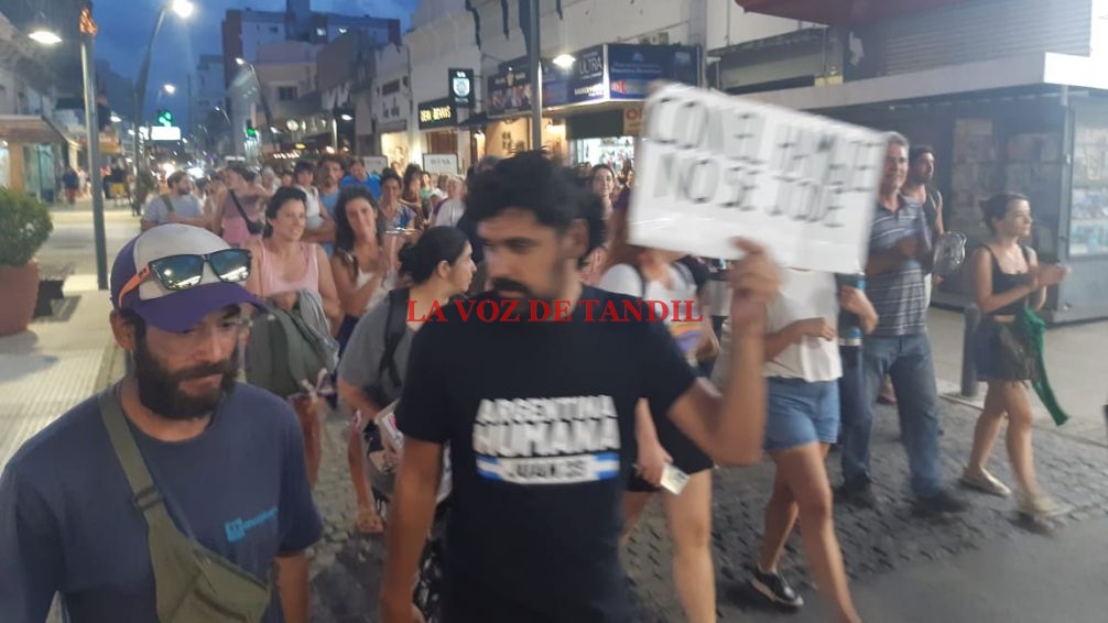 La Asamblea Tandil Resiste, volvió a marchar por el centro de la ciudad