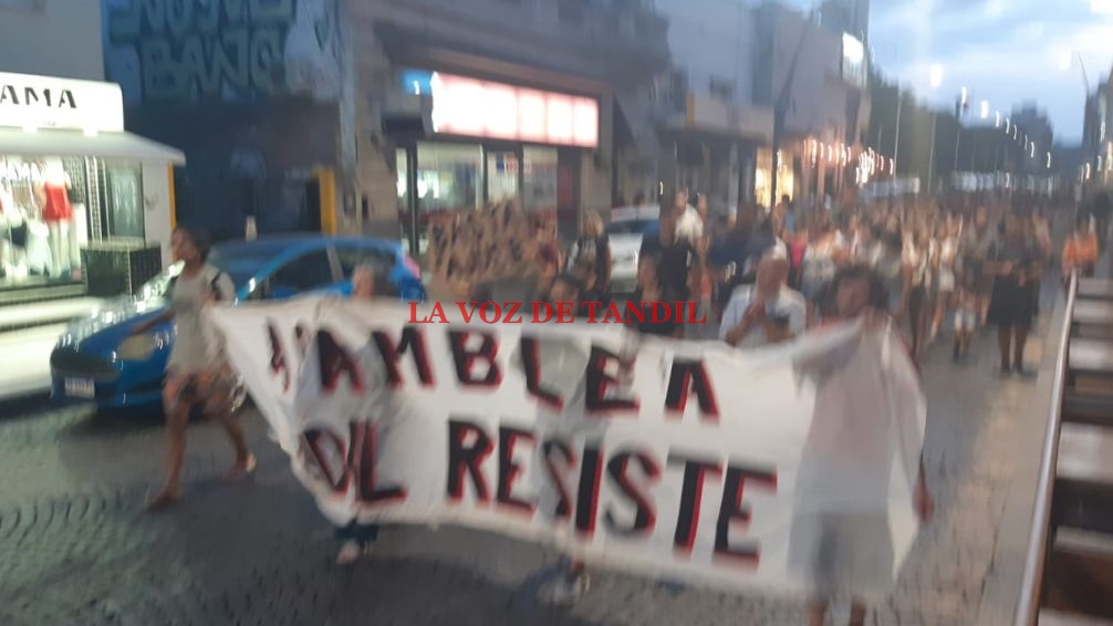 La Asamblea Tandil Resiste, volvió a marchar por el centro de la ciudad