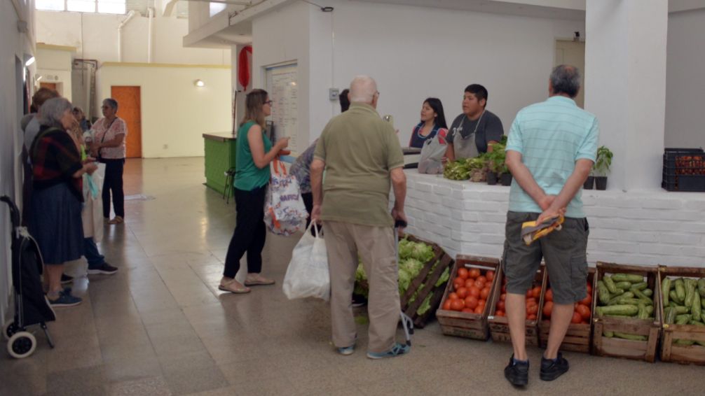 El puesto de verduras en el Mercado Municipal funcionará martes, jueves y sábados