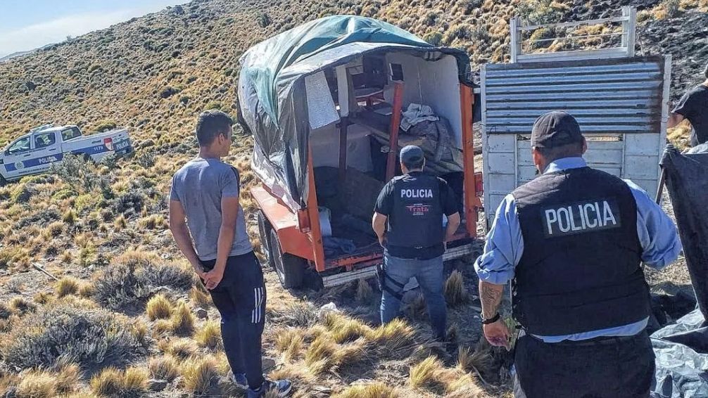 Chubut: rescatan a 5 trabajadores desnutridos que vivían en una casilla para caballos 