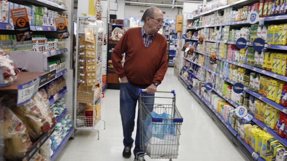 La motosierra en el consumo: cayeron 28,5% las ventas minoristas en enero