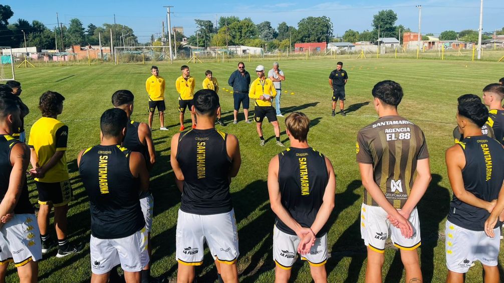 Santamarina comenzó la pretemporada bajo las órdenes de Gastón Pernía