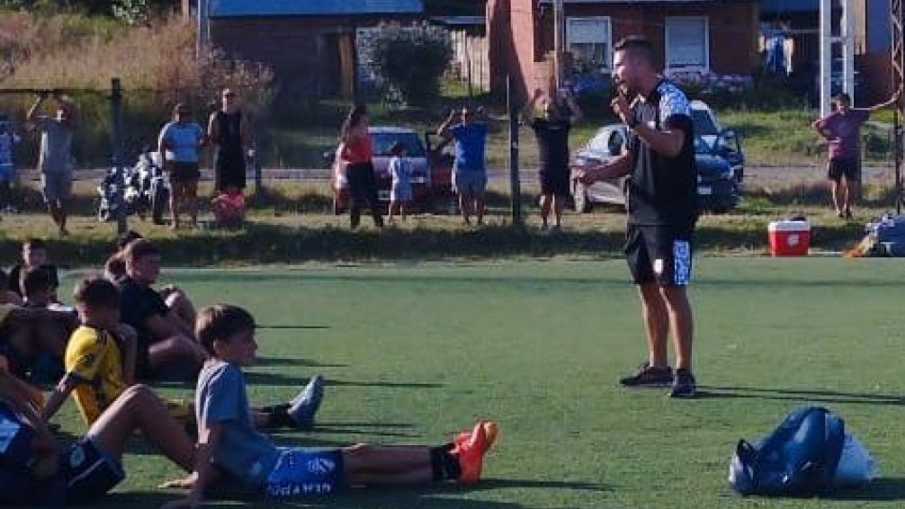 Juventud Unida volvió a entrenar con todas sus categorías