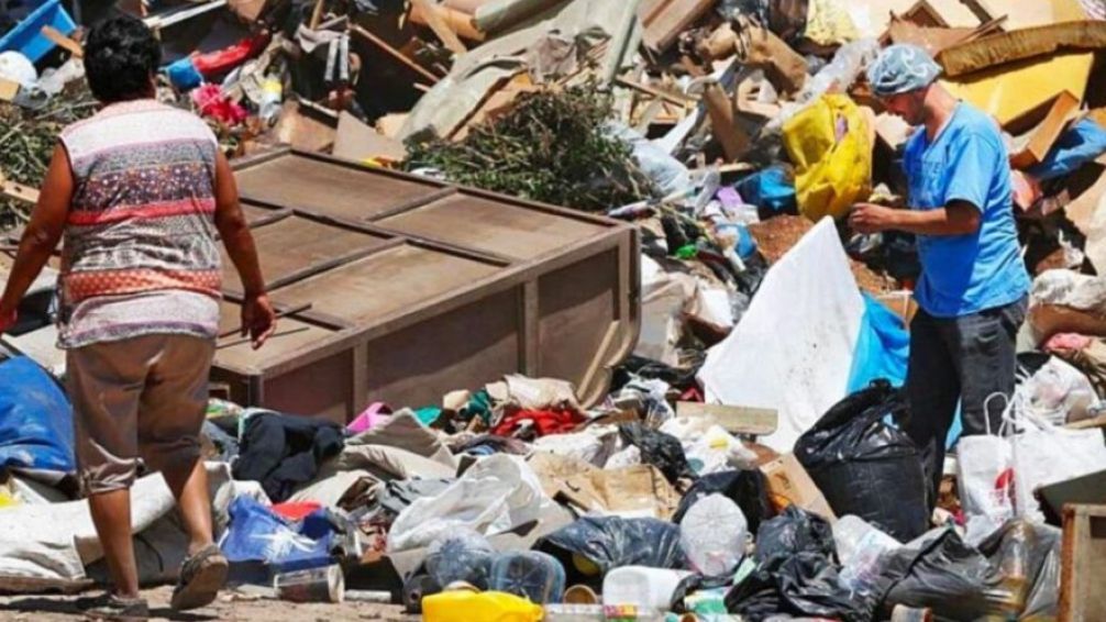 El Gobierno le dijo al FMI que el 50% de los argentinos cayó por debajo de la línea de pobreza