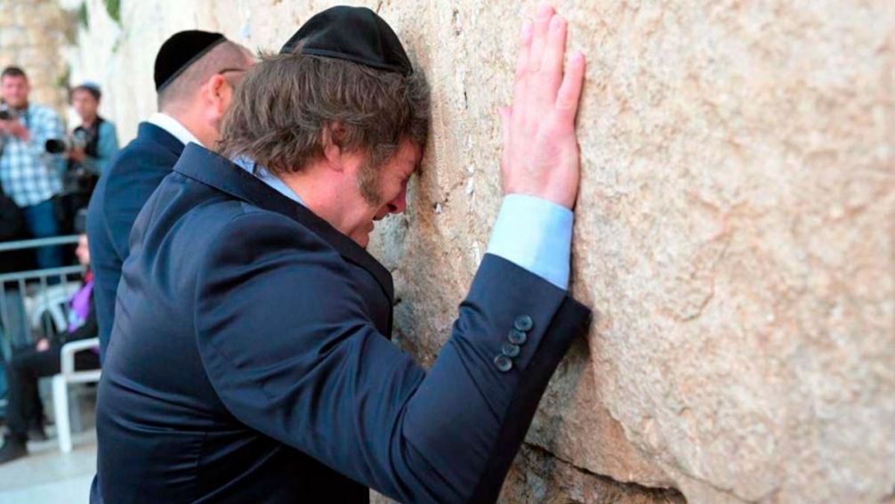 Milei en el Muro de los Lamentos: "estamos saliendo" 