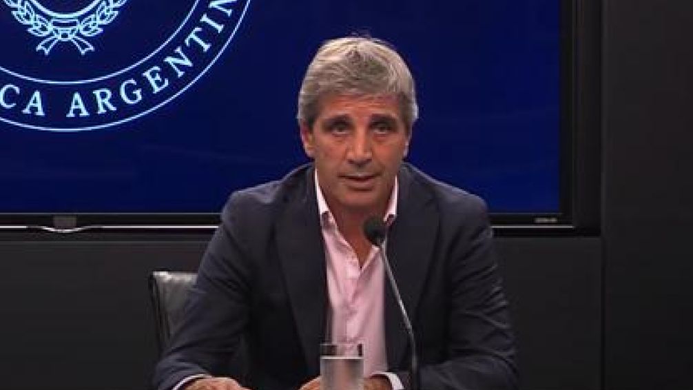 "En enero, sin ley, ya hemos ido a déficit cero", afirmó Caputo