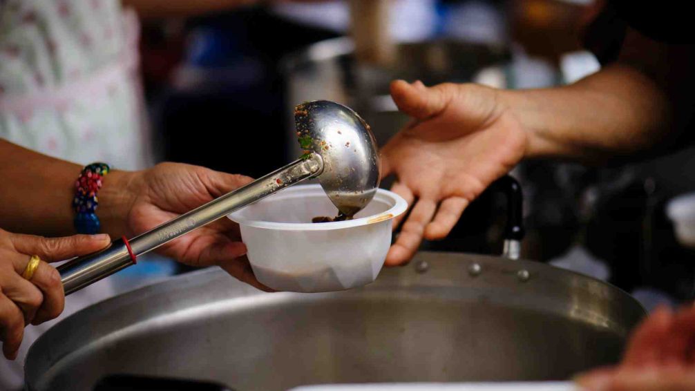 El Gobierno renovó con Cáritas un acuerdo para comprar alimentos