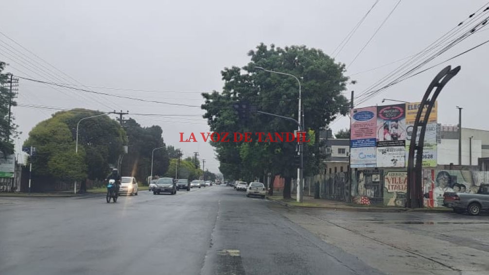 Este mediodía: semáforo fuera de funcionamiento en Del Valle y Quintana