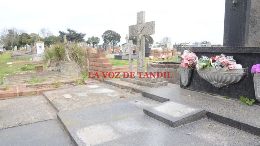 Recorrido narrado sobre Patrimonio Funerario: "Una Noche en el Cementerio"