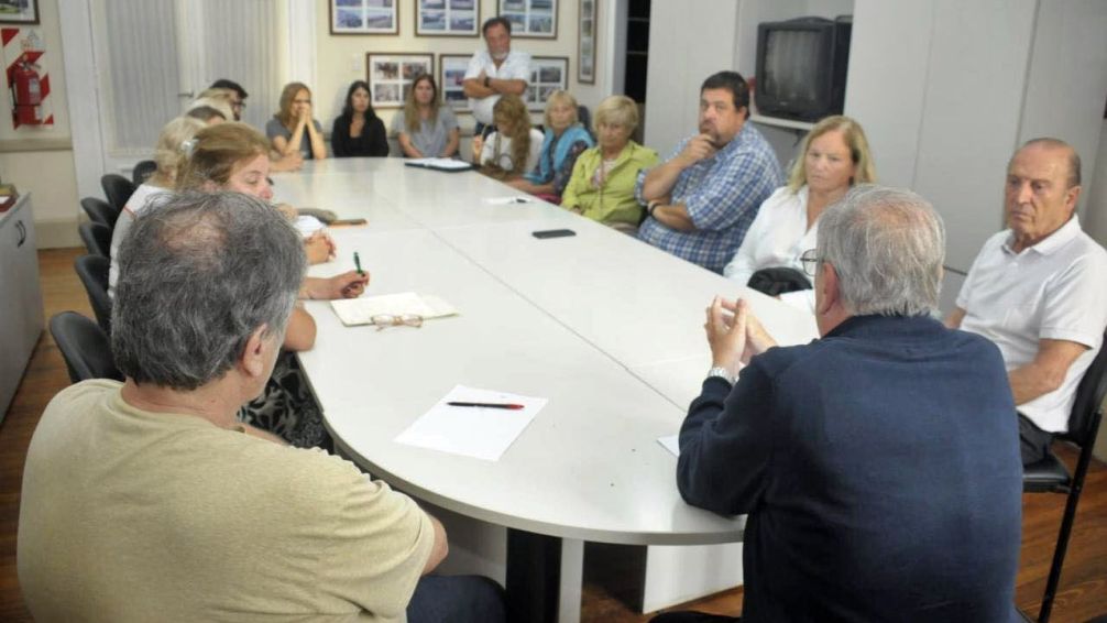 Afiliados de IOMA pidieron a Lunghi que se ponga al frente de su reclamo, pero "la idea es llegar a Kicillof", aseguran