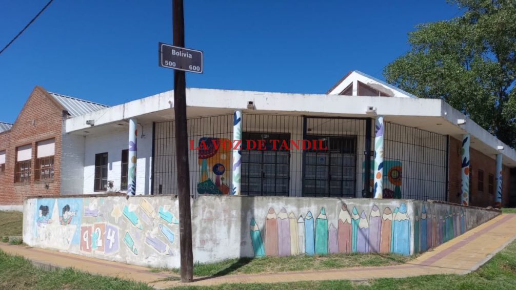 Milei retiene fondos educativos y los maestros podrían sufrir un importante recorte salarial 