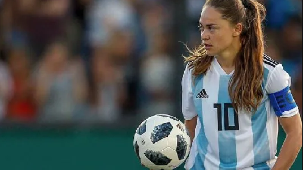 La argentina Estefanía Banini recibió el premio a la mejor Jugadora Iberoamericana