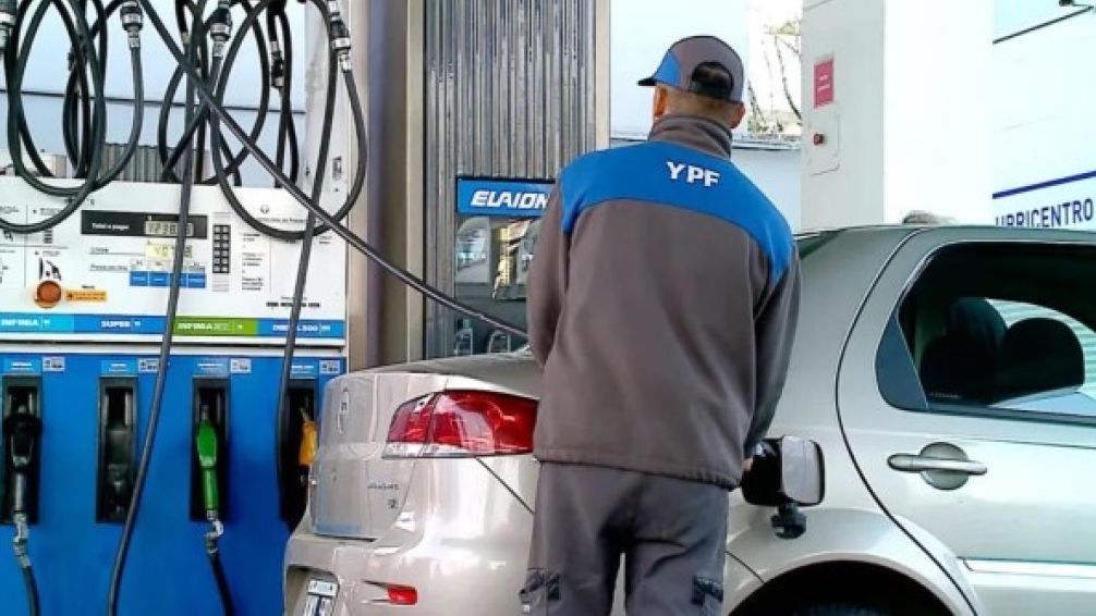 El consumo de combustible cae tras las fuertes subas de precios, que seguirán