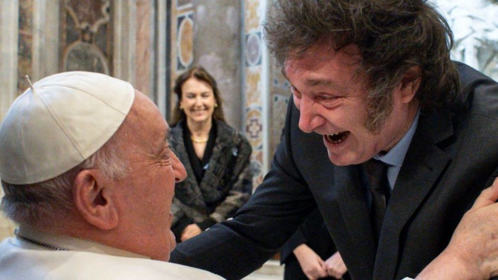 El papa y Milei se abrazaron en la canonización de Mama Antula