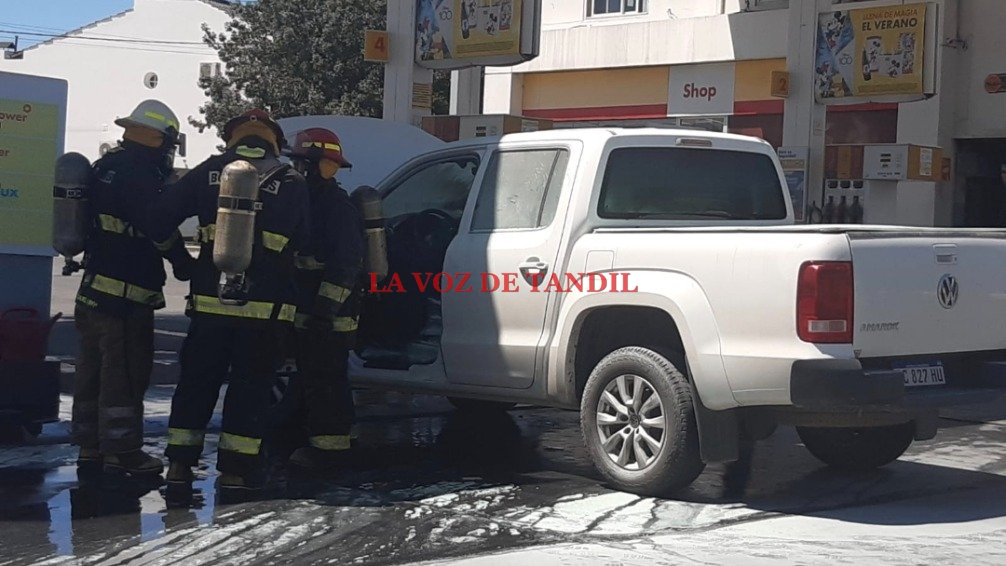 Principio de incendio en una estacion de servicio