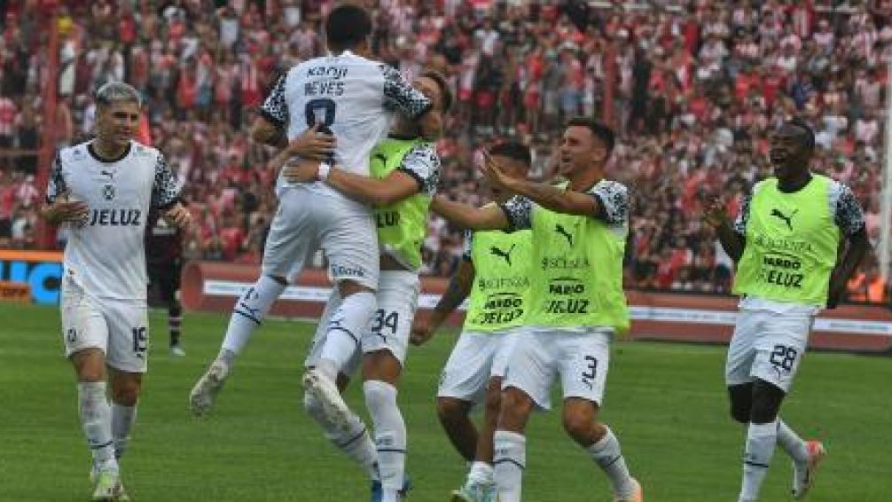 Independiente bajó a Instituto y es el nuevo líder de la Zona A