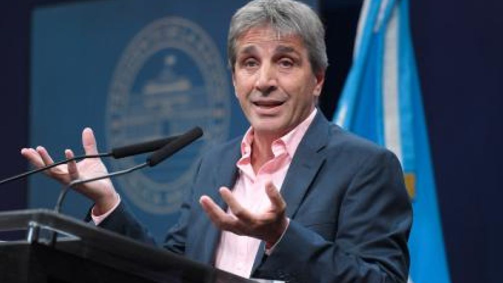Caputo anunció un aumento para los jubilados y ratificó la baja de la inflación