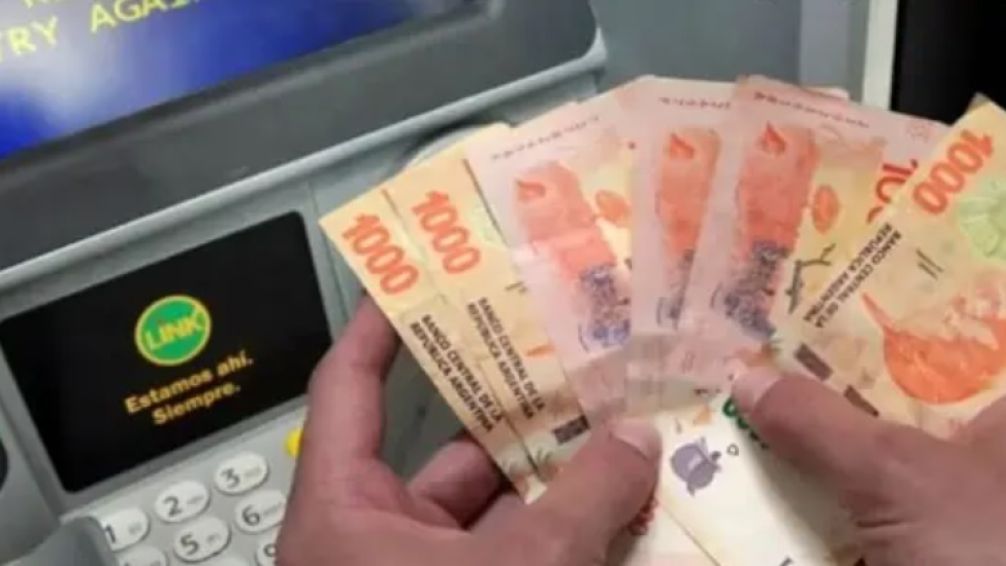 El Salario Mínimo Vital y Móvil será $180.000 en febrero y $202.800 en marzo