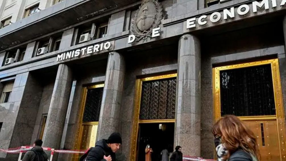 Economía recompra US$ 7.595 millones de deuda, equivalente a casi el 30% de la base monetaria