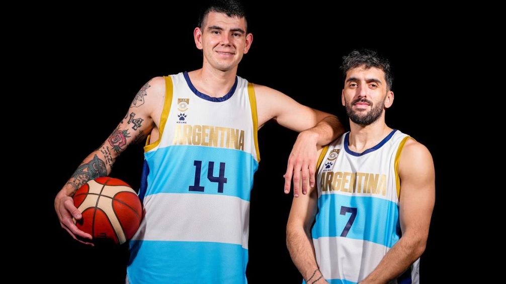 La Selección Argentina de básquet presentó su nueva camiseta a 20 años del Oro en Atenas