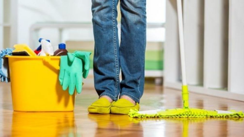 Empleadas de casas particulares reciben aumento 50 % por debajo de la inflación