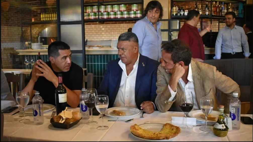Claudio Tapia organizó un almuerzo de camaradería en la previa de los clásicos