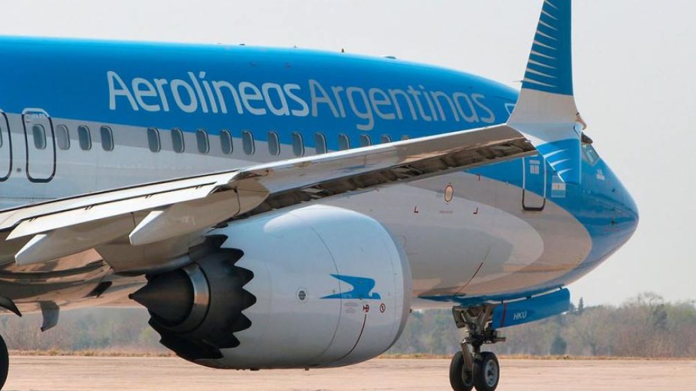 Aerolíneas Argentinas canceló la acumulación de millas para funcionarios con pasajes pagados por Estado