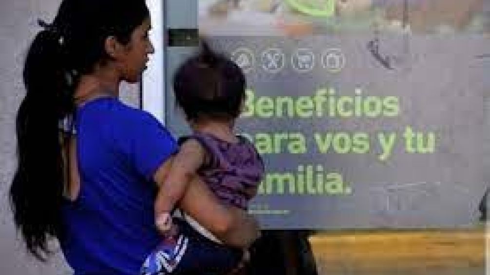 Reducen los topes de ingresos para percibir asignaciones familiares