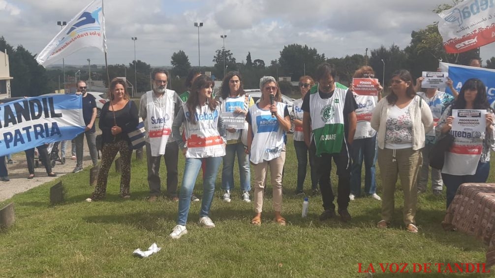 Los docentes bonaerenses adhirieron al paro convocado por Ctera y apuntaron contra Milei